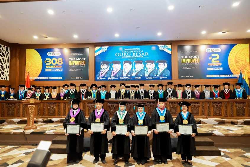  Rektor Unair Kukuhkan Enam Guru Besar Baru